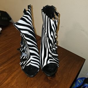 Womens zebra print ankle heels